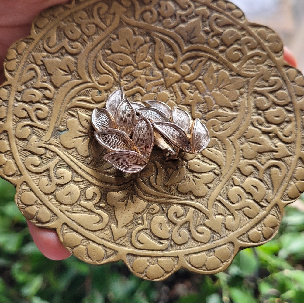 Vintage Kramer Clip-On Earrings Gold and Silver Tone Leaf Design